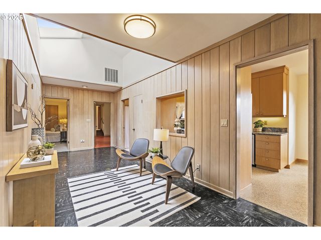 1350 S CAREY Ln, Portland, OR 97219