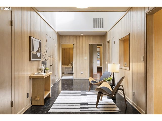 1350 S CAREY Ln, Portland, OR 97219