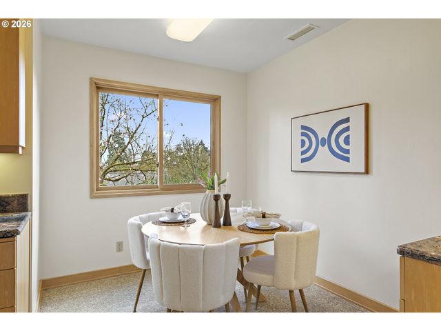 1350 S CAREY Ln, Portland, OR 97219