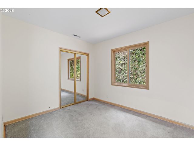 1350 S CAREY Ln, Portland, OR 97219