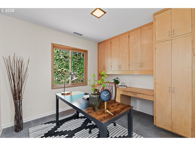 1350 S CAREY Ln, Portland, OR 97219