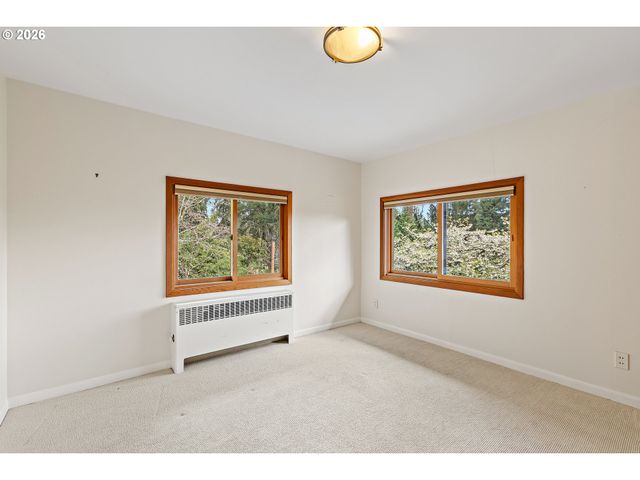 1350 S CAREY Ln, Portland, OR 97219