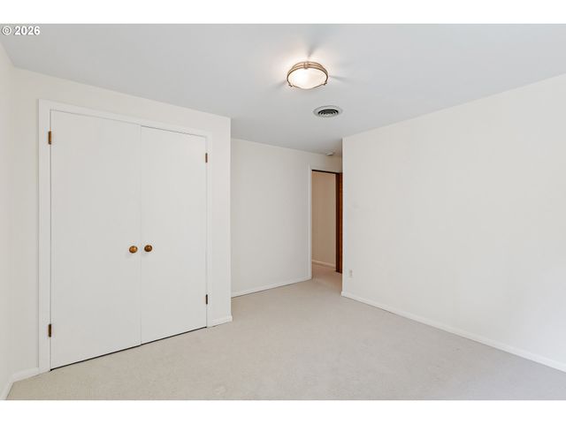 1350 S CAREY Ln, Portland, OR 97219