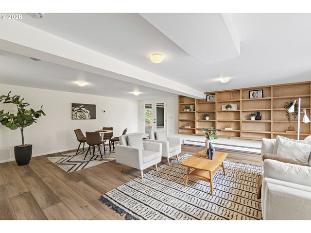 1350 S CAREY Ln, Portland, OR 97219