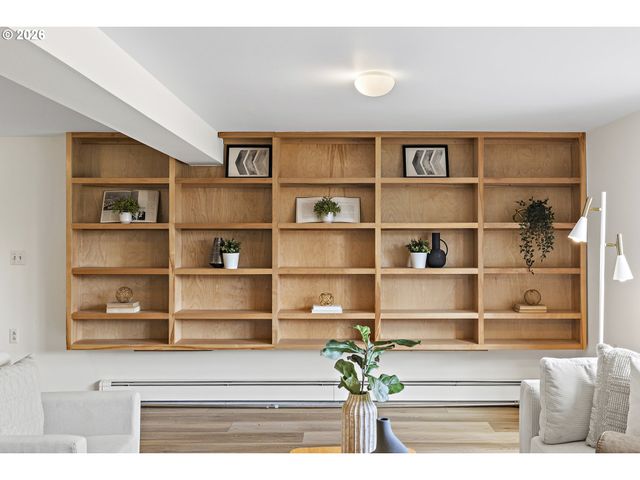 1350 S CAREY Ln, Portland, OR 97219