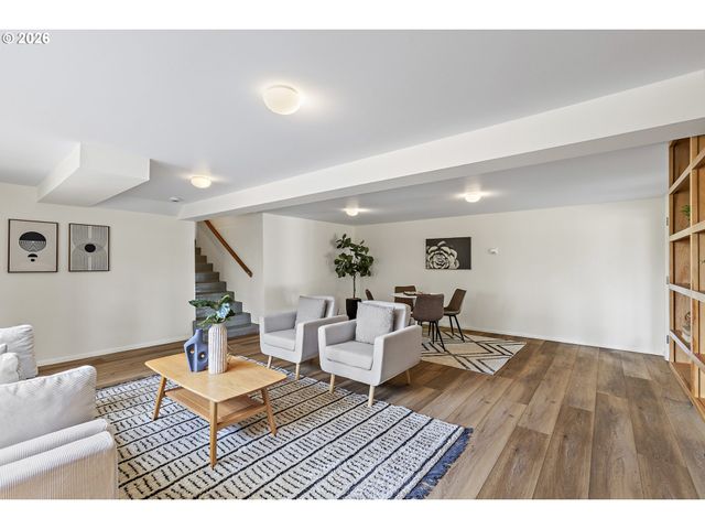 1350 S CAREY Ln, Portland, OR 97219