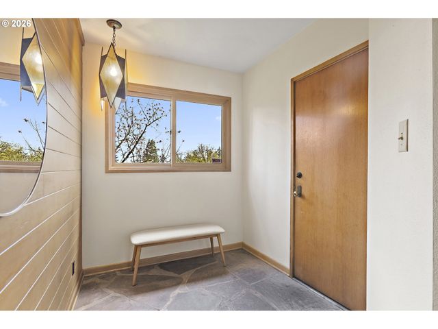 1350 S CAREY Ln, Portland, OR 97219