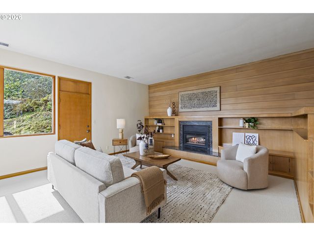 1350 S CAREY Ln, Portland, OR 97219