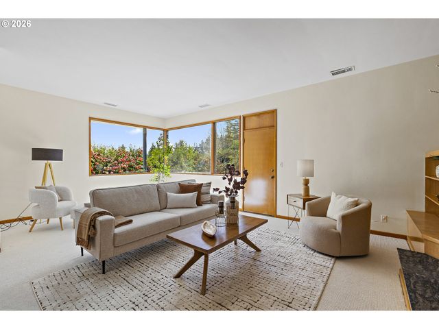 1350 S CAREY Ln, Portland, OR 97219