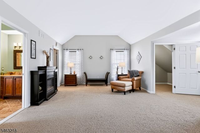 36 Bluebird Way, Raritan Boro, NJ 08869