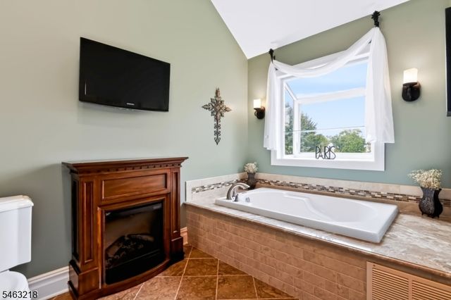 36 Bluebird Way, Raritan Boro, NJ 08869