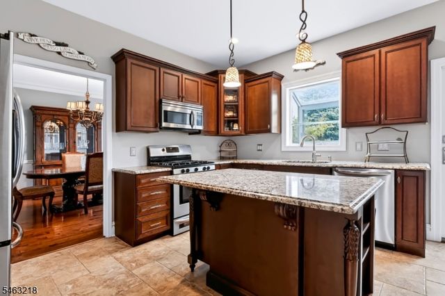 36 Bluebird Way, Raritan Boro, NJ 08869