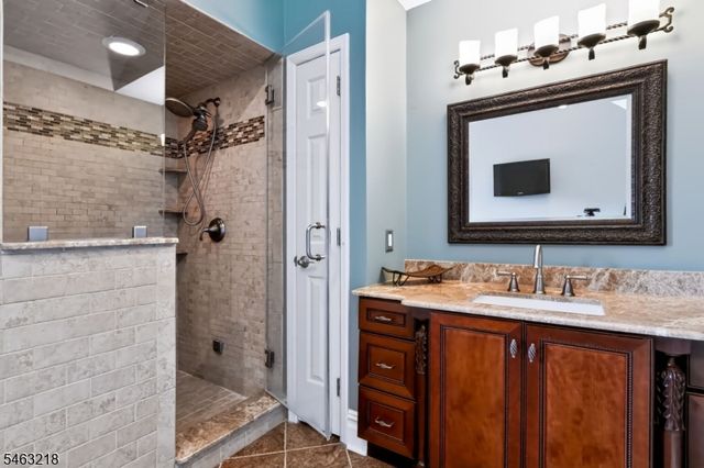 36 Bluebird Way, Raritan Boro, NJ 08869