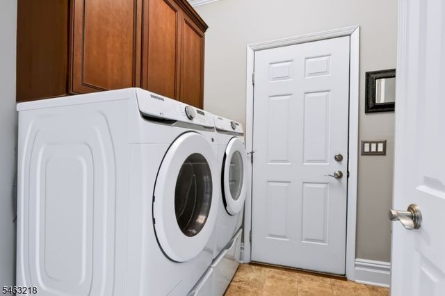 36 Bluebird Way, Raritan Boro, NJ 08869