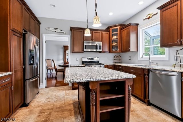 36 Bluebird Way, Raritan Boro, NJ 08869