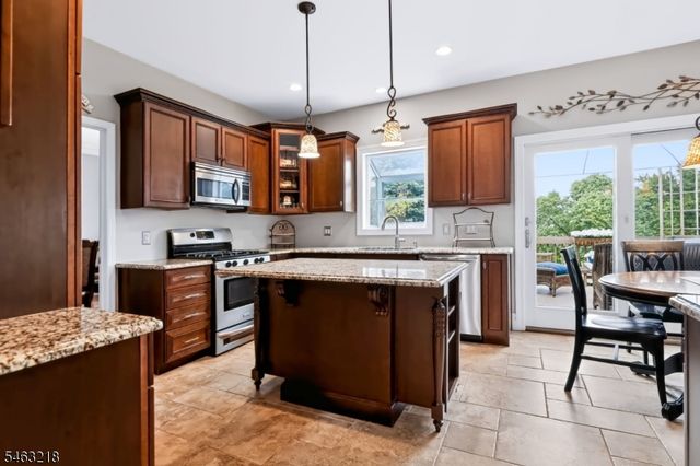 36 Bluebird Way, Raritan Boro, NJ 08869