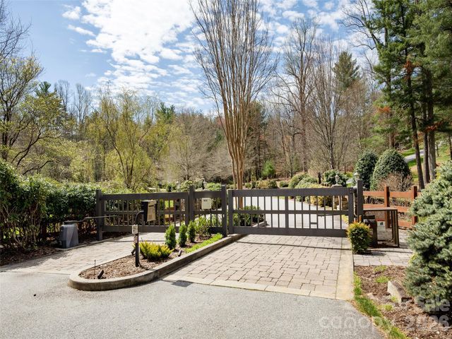 72 Dusky Court, Hendersonville, NC 28739