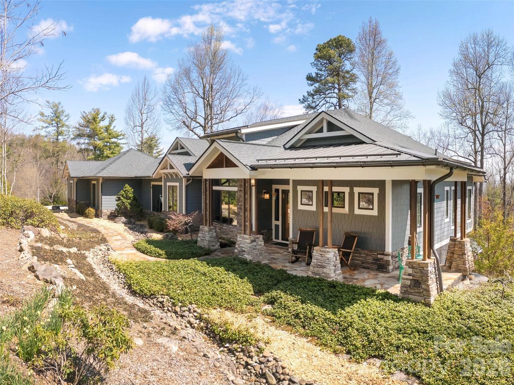 72 Dusky Court, Hendersonville, NC 28739