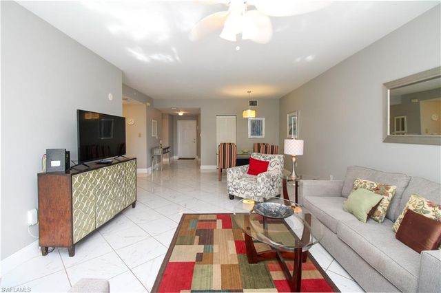 519 Roma CT 3-305, Naples, FL 34110