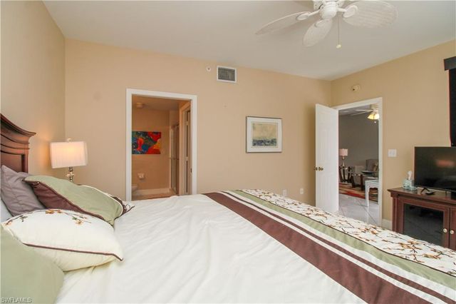 519 Roma CT 3-305, Naples, FL 34110