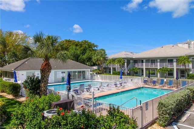 519 Roma CT 3-305, Naples, FL 34110