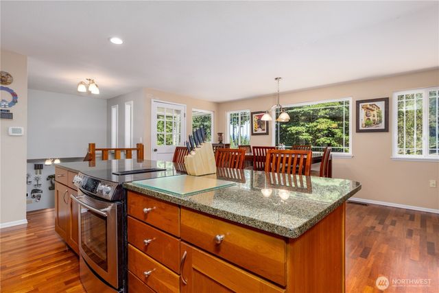 530 E Country Club Drive E, Union, WA 98592