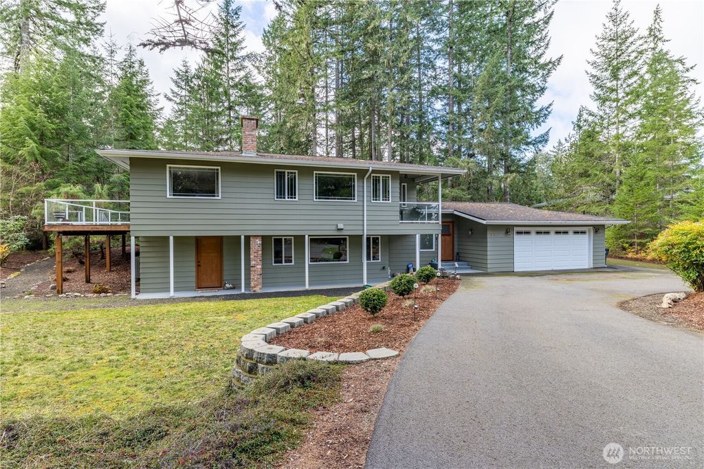 530 E Country Club Drive E, Union, WA 98592