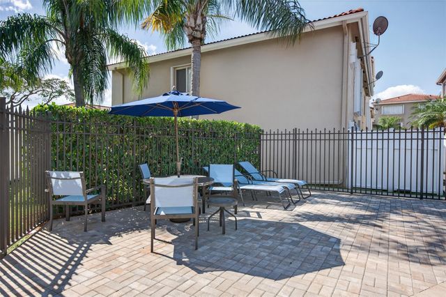 245 Riviera Circle 245, Weston, FL 33326