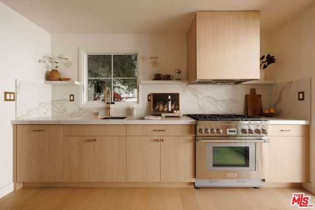 4300 Ambrose Avenue, Los Angeles, CA 90027