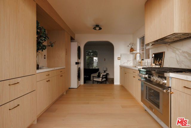 4300 Ambrose Avenue, Los Angeles, CA 90027