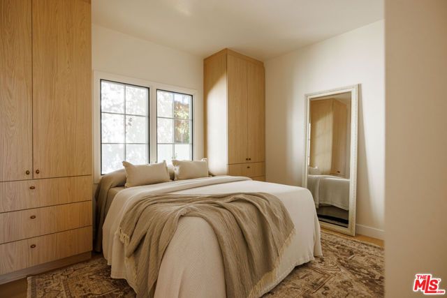 4300 Ambrose Avenue, Los Angeles, CA 90027
