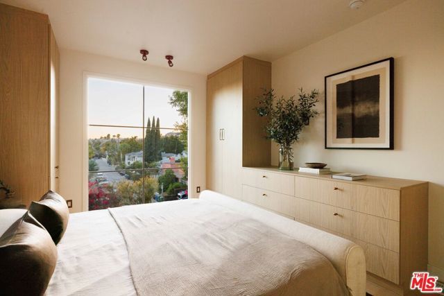 4300 Ambrose Avenue, Los Angeles, CA 90027