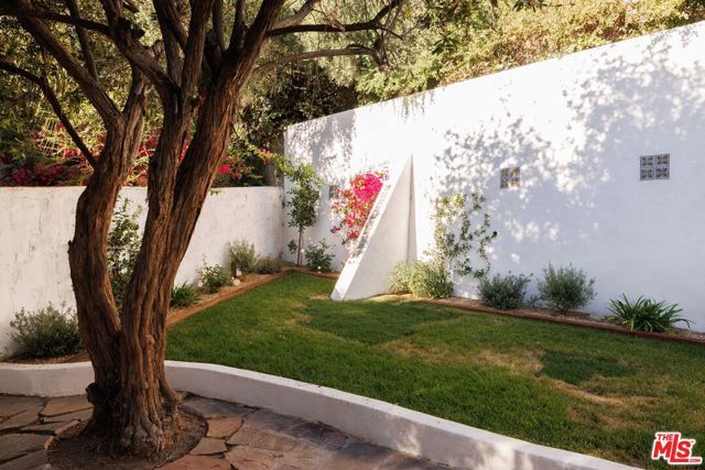 4300 Ambrose Avenue, Los Angeles, CA 90027