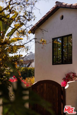4300 Ambrose Avenue, Los Angeles, CA 90027