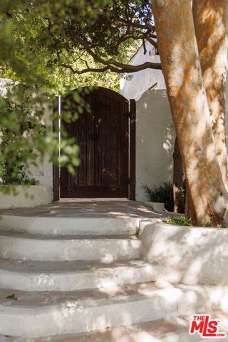 4300 Ambrose Avenue, Los Angeles, CA 90027