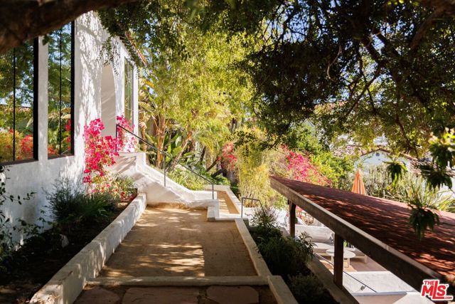 4300 Ambrose Avenue, Los Angeles, CA 90027