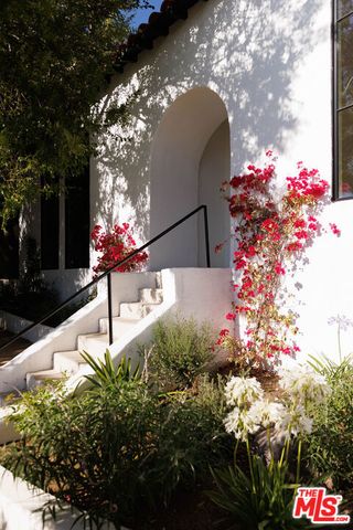 4300 Ambrose Avenue, Los Angeles, CA 90027