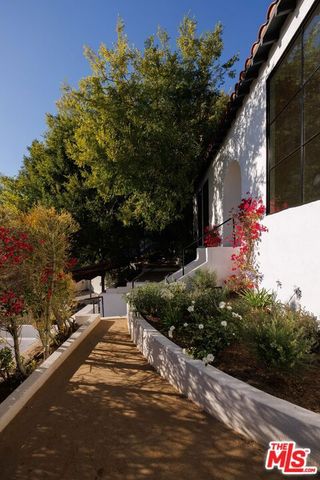 4300 Ambrose Avenue, Los Angeles, CA 90027