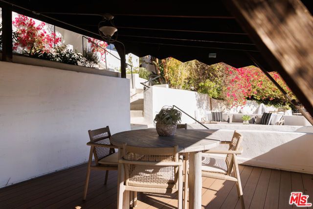 4300 Ambrose Avenue, Los Angeles, CA 90027