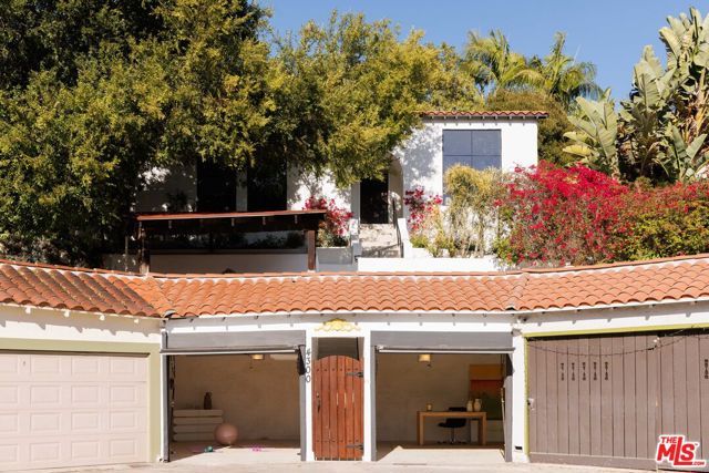 4300 Ambrose Avenue, Los Angeles, CA 90027