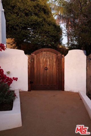 4300 Ambrose Avenue, Los Angeles, CA 90027