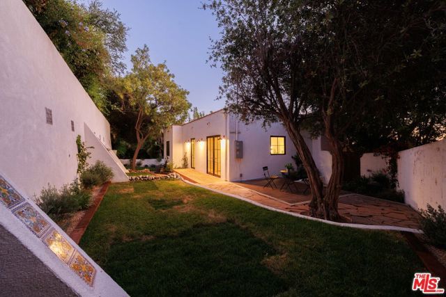4300 Ambrose Avenue, Los Angeles, CA 90027