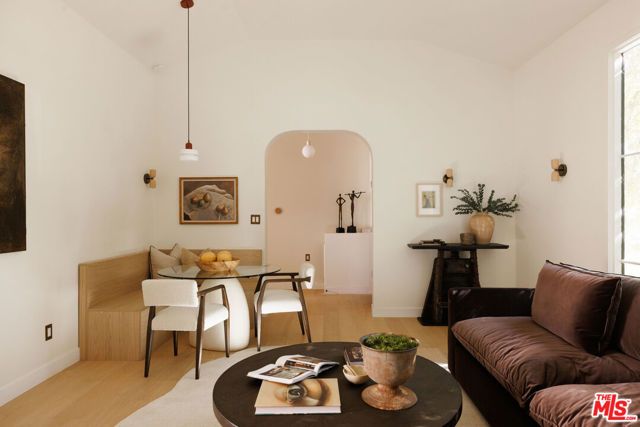 4300 Ambrose Avenue, Los Angeles, CA 90027