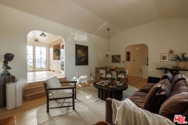 4300 Ambrose Avenue, Los Angeles, CA 90027