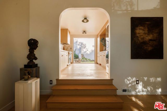 4300 Ambrose Avenue, Los Angeles, CA 90027