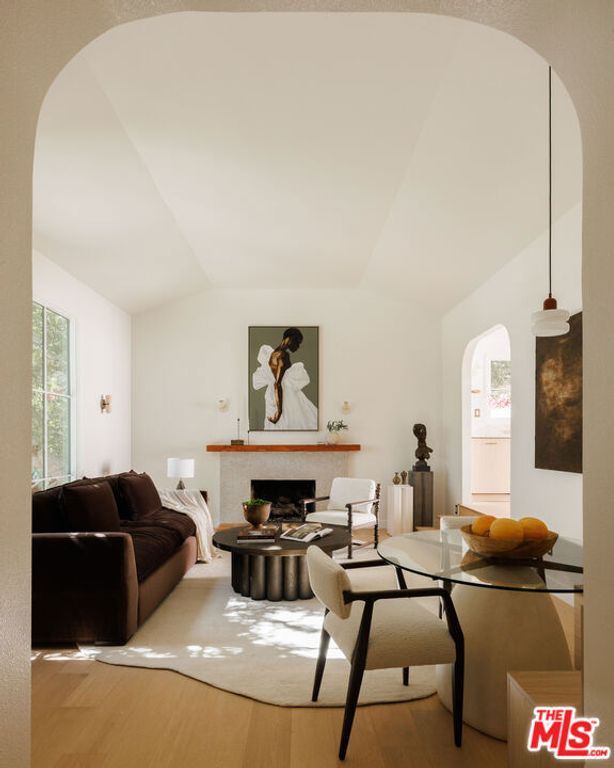 4300 Ambrose Avenue, Los Angeles, CA 90027