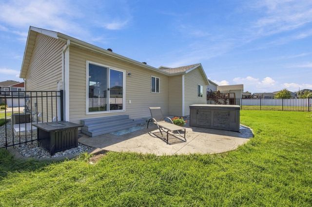 6001 59 Street S, Fargo, ND 58104