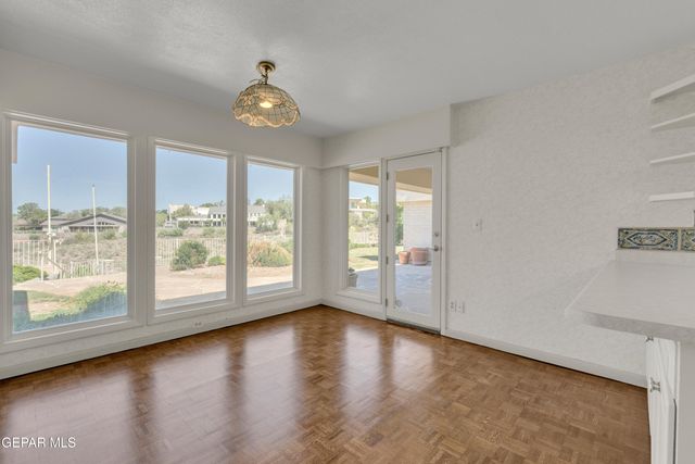 913 THUNDERBIRD Drive, El Paso, TX 79912
