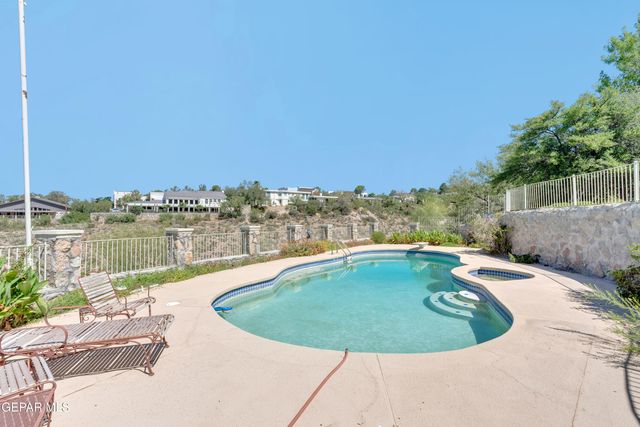 913 THUNDERBIRD Drive, El Paso, TX 79912