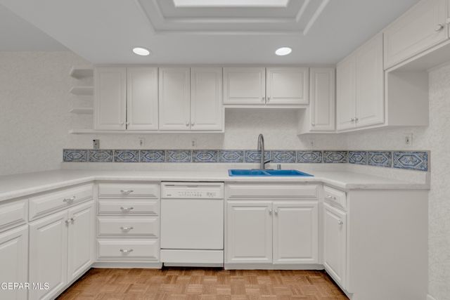 913 THUNDERBIRD Drive, El Paso, TX 79912